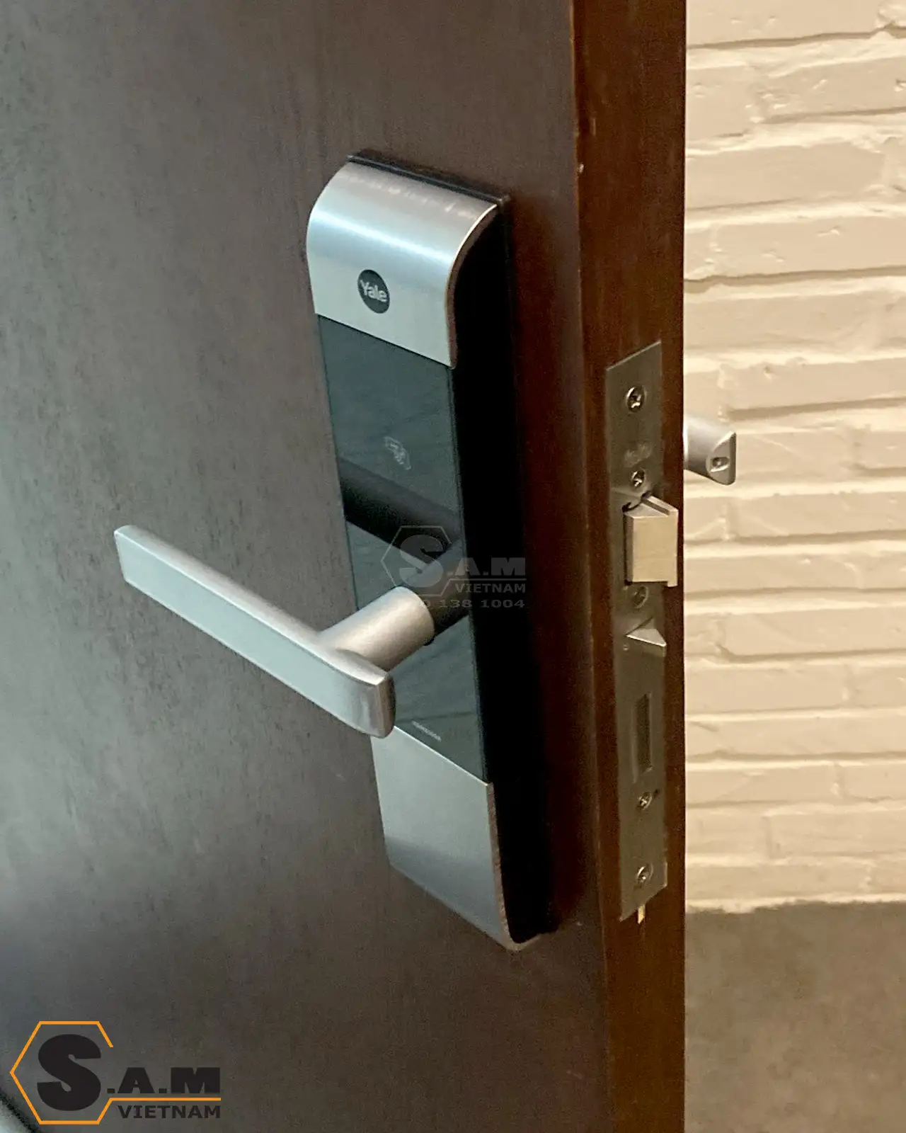 Lắp đặt khóa thông minh Yale YDM3109A Bạc tại Thủ Dầu Một
