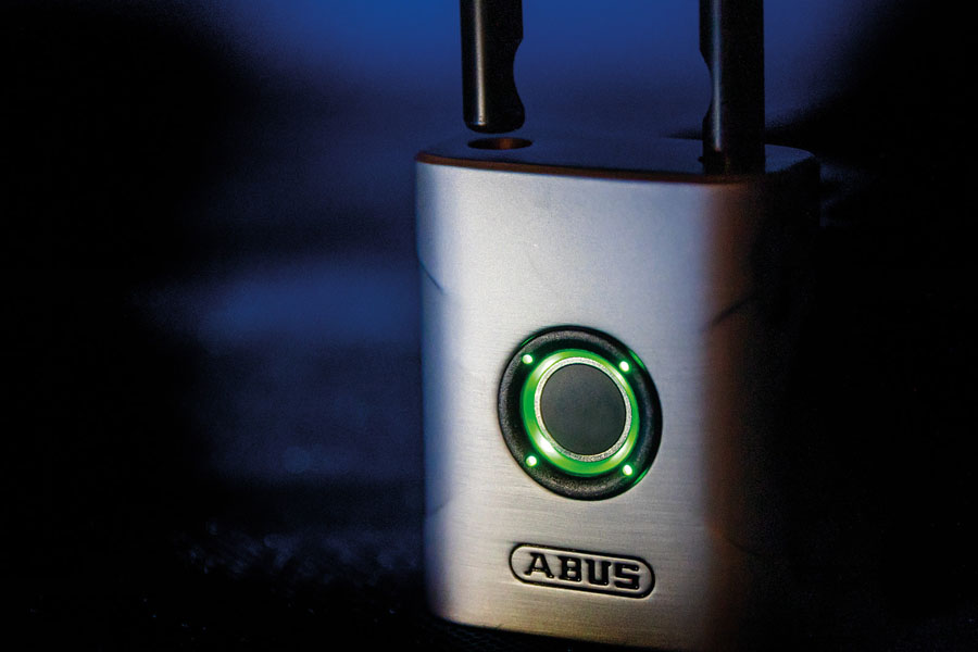 Khóa bấm vân tay có an toàn không?